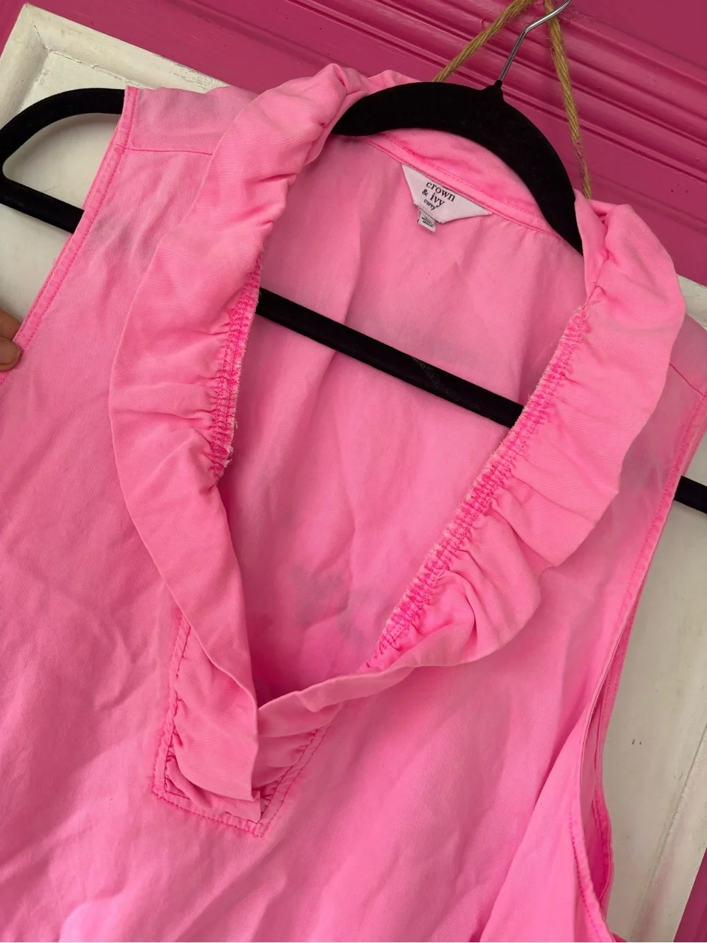 crown & ivy Pink Ruffled V-Neck Sleeveless blouse plus size 3 3X XXXL - Picture 1 of 5